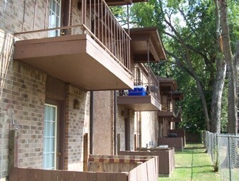 Building Photo - West Oak Village