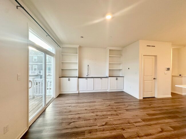 Building Photo - 503 Acadia Ave