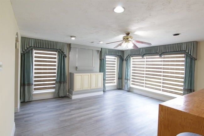 Building Photo - 12430 Brook Meadows Ln