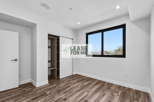 Building Photo - 1538 S Wilton Pl