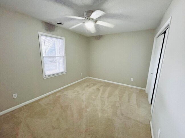 Building Photo - 2708 S 17th St