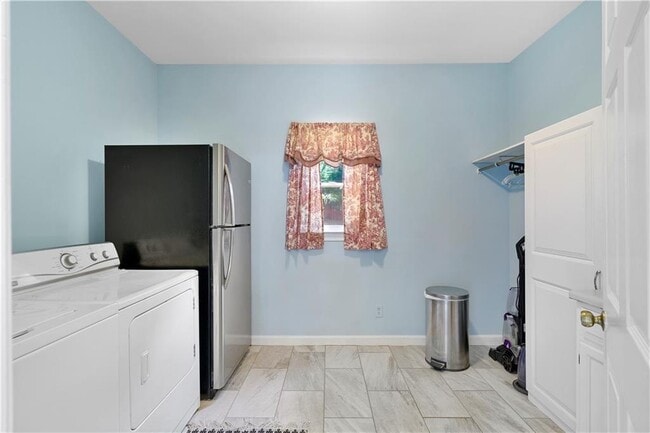 Building Photo - 3294 Brackenridge Trail NW