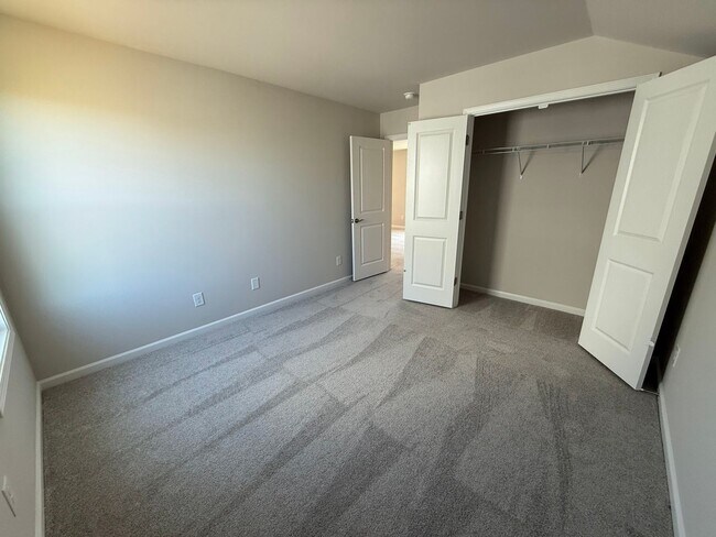 Building Photo - 749 Count Fleet Ct