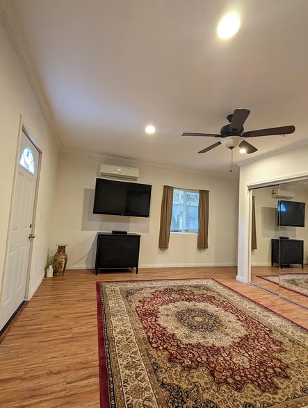 Building Photo - 12640 Bessemer St