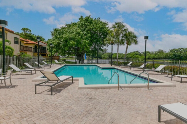 Building Photo - 5859 Fox Hollow Dr
