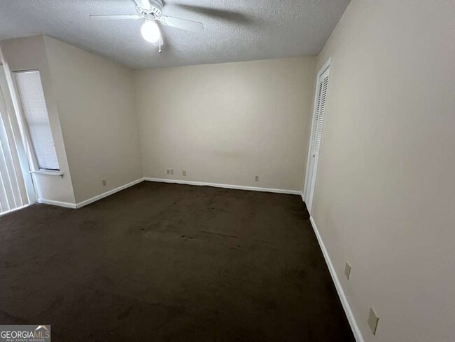 Building Photo - 155 E Lakemont Dr