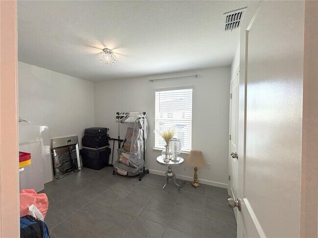 Building Photo - 921 Spring Palms Lp