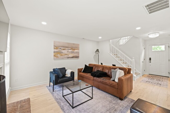 Building Photo - Newly Remodeled Townhome in Fourth Ward – ...