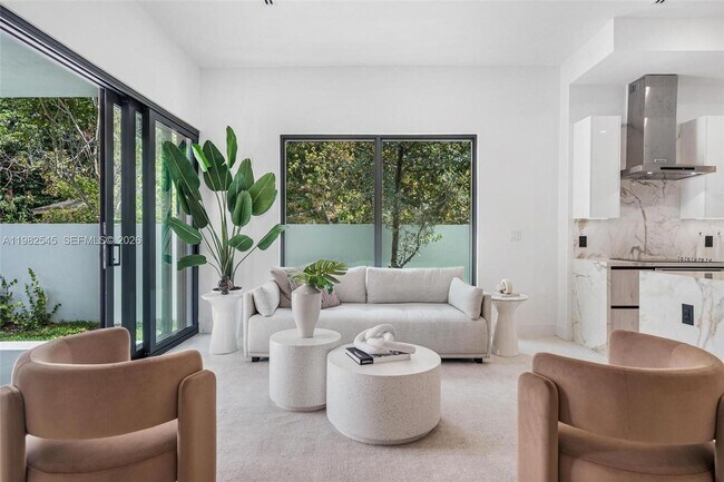 Building Photo - 2937 SW 21st St