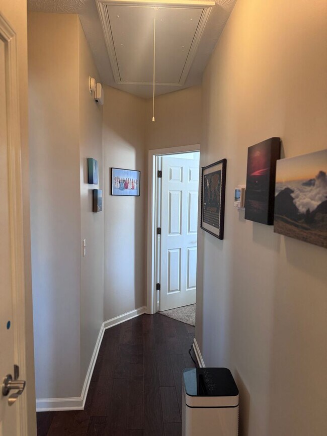 Building Photo - 4 Bedroom 2 Bath in Deer Creek