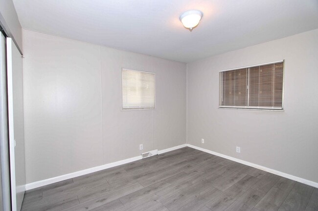 Building Photo - 4 Bed 2 Bath House for Rent