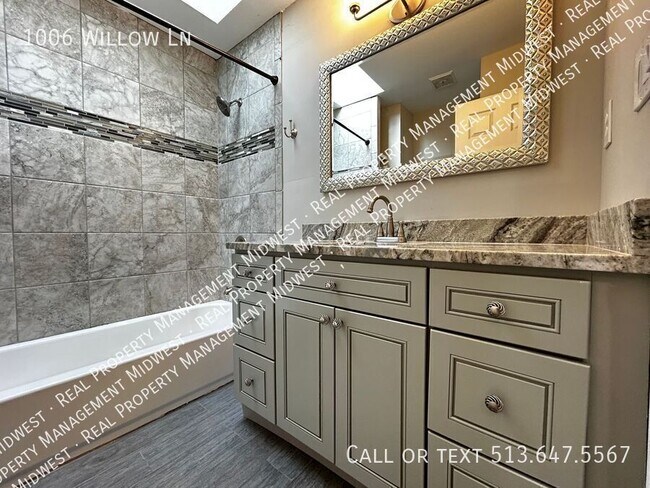 Building Photo - 1006 Willow Ln