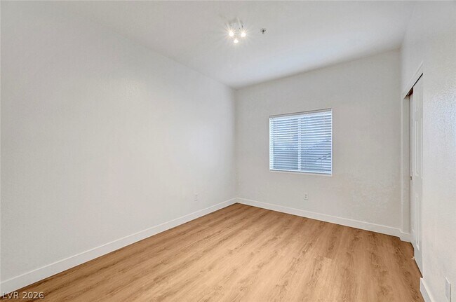 Building Photo - 2291 W Horizon Ridge Pkwy