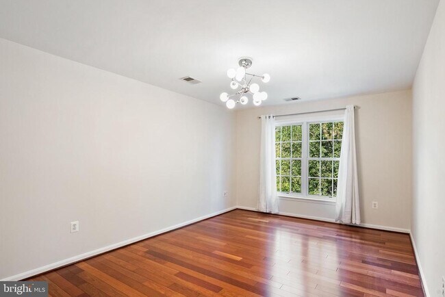 Building Photo - 2393 Watters Glen Ct