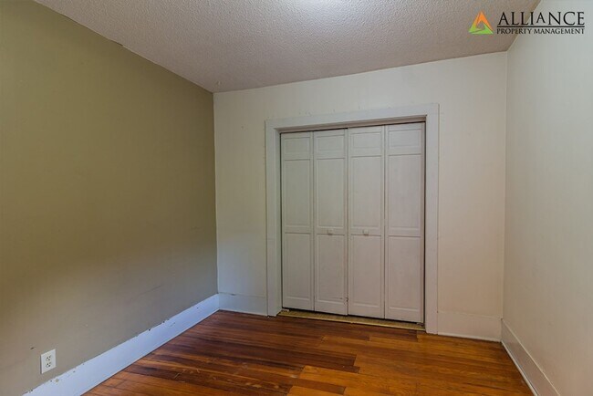 Building Photo - Sixteenth St. 328 N.