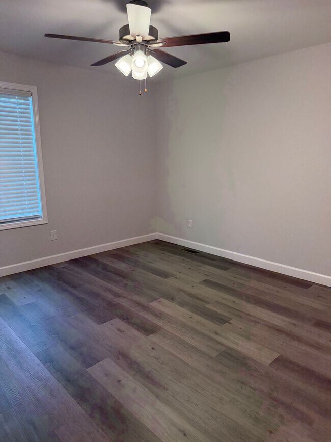 Building Photo - 933-935 Rodeo Ln