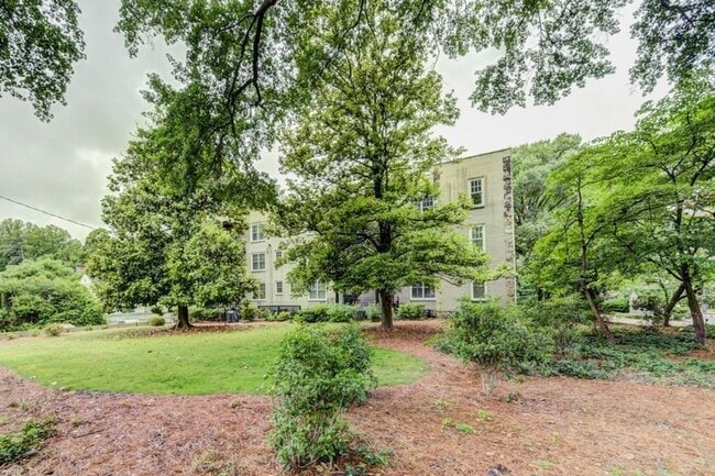 Building Photo - 28 Collier Rd NW