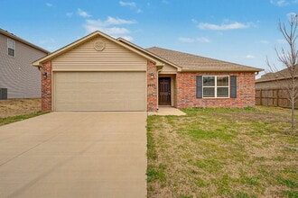 Building Photo - 4404 SW Sackett Ave