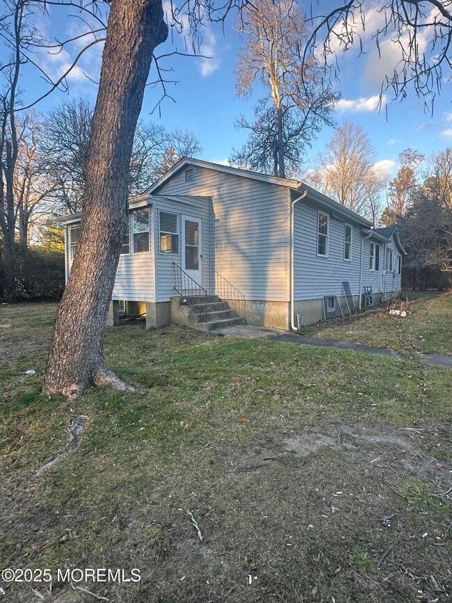 Building Photo - 240 Perrineville Rd