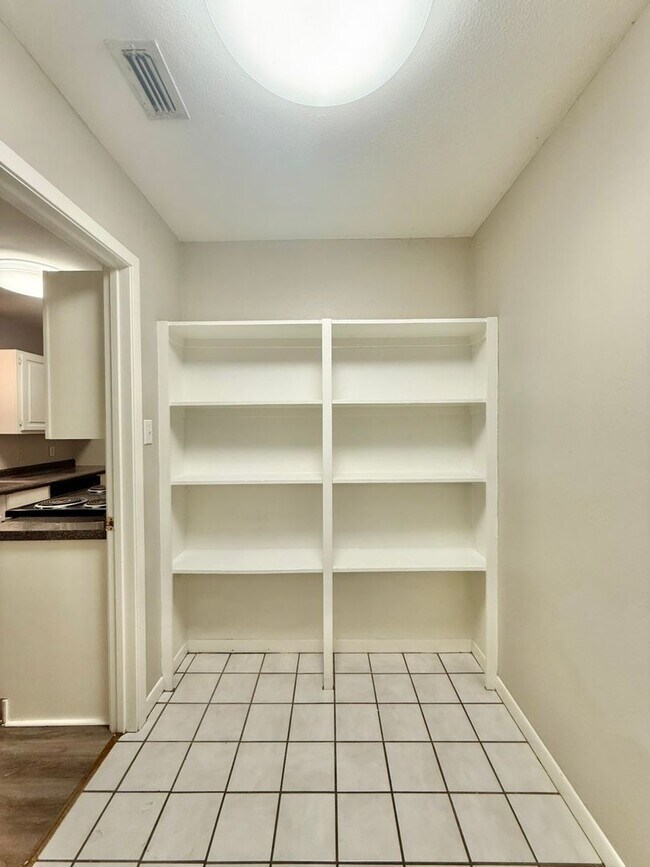 Building Photo - Langley Westminster Duplex