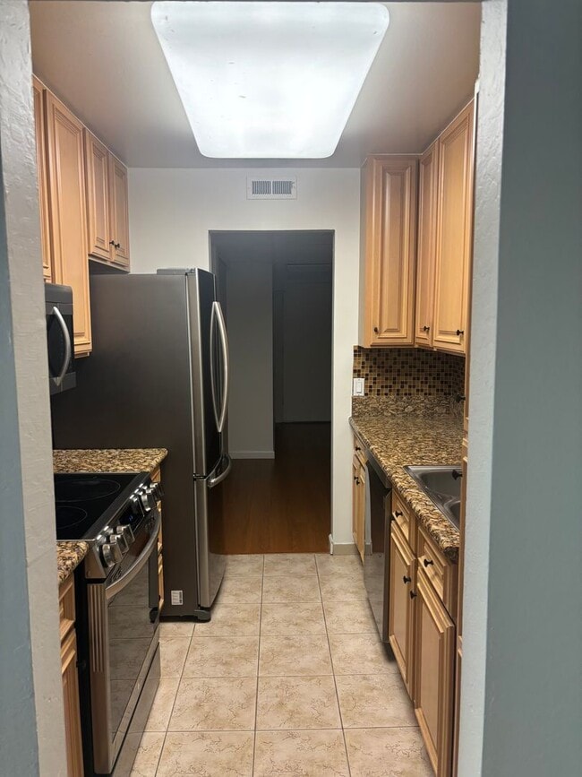 Building Photo - Spacious Upgraded Condo in The Keys – Walnut Creek