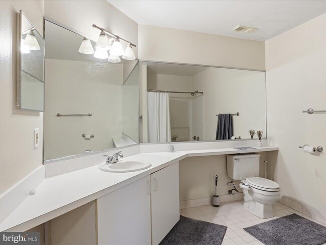 Building Photo - 1029 N Stuart St