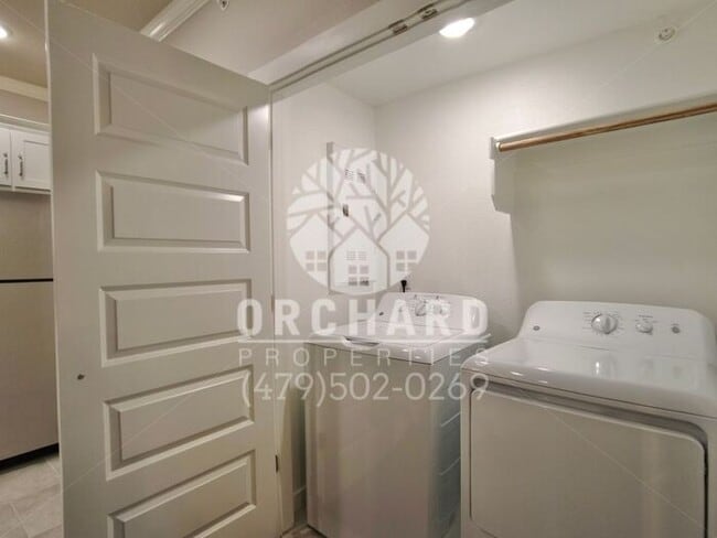 Building Photo - 1/1 Flat | Endura Park- Apartments in Siloam Springs!