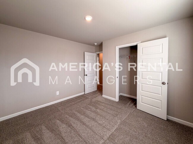 Building Photo - Spacious 4-Bedroom Home with Upstairs Loft!