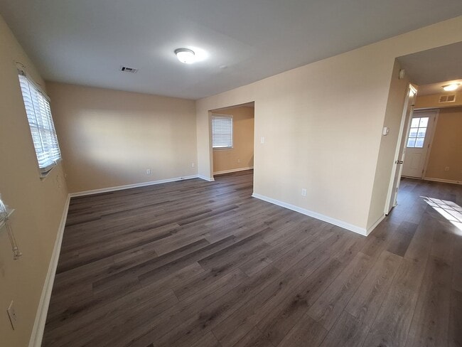 Building Photo - 408 Savage Dr