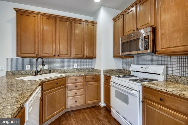 Building Photo - 5413 Summer Leaf Ln
