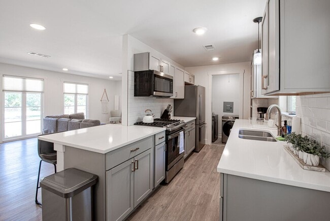 Building Photo - Charming 3/1 South Congress Retreat!