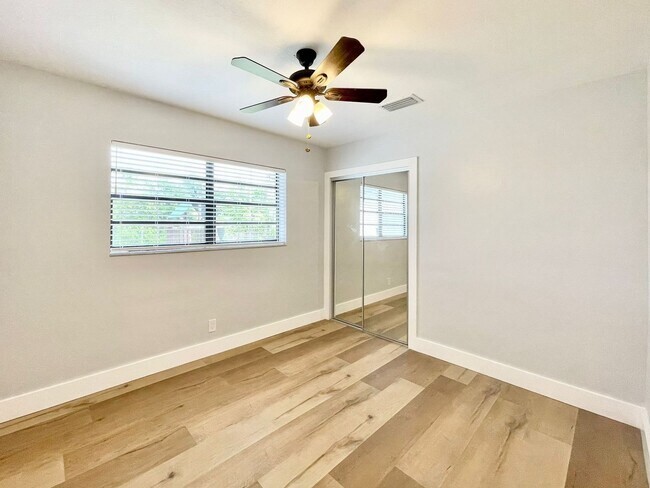 Building Photo - Beautifully remodeled 4 bedroom, 3 full ba...