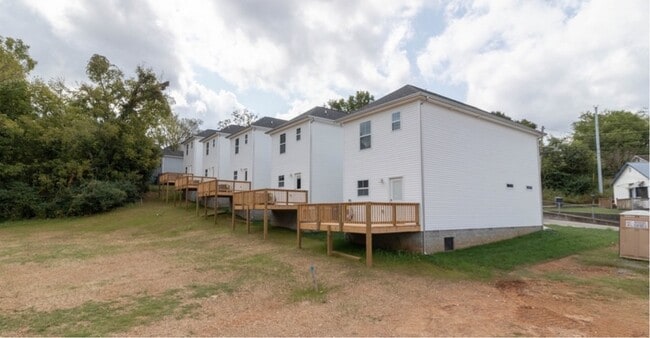 Building Photo - 827 Charlotte St