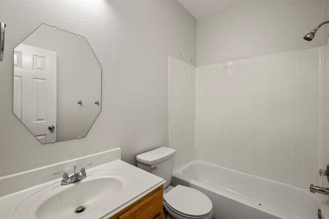 Building Photo - 2702 Orchard Creek Ln
