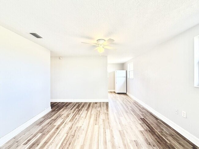 Building Photo - 235 W Northside Dr