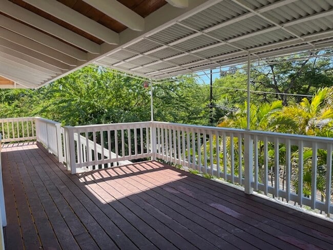 Building Photo - 3 Bedroom / 3 Bath Home with Ocean Views and World Class Surfing on Ali'i Dr