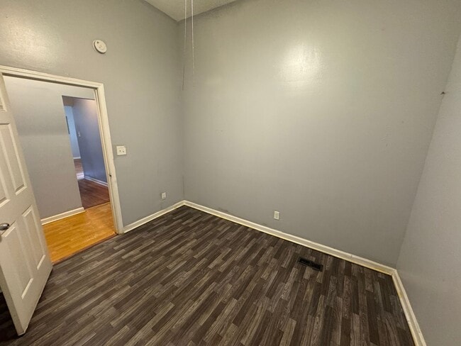 Building Photo - 634 Woolfolk St