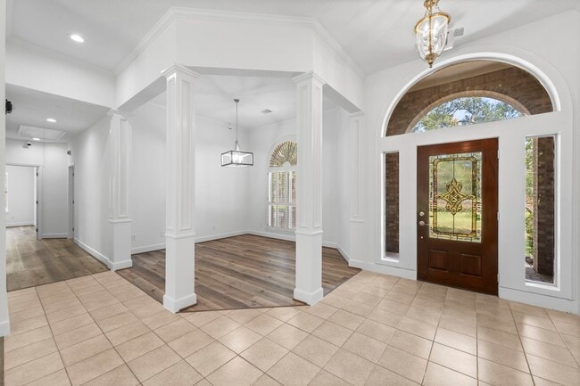 Building Photo - 15456 Pin Oak Dr