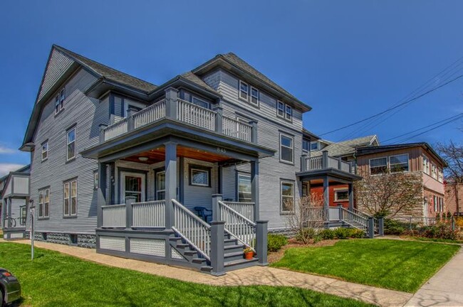 Building Photo - 843 Cherry St SE