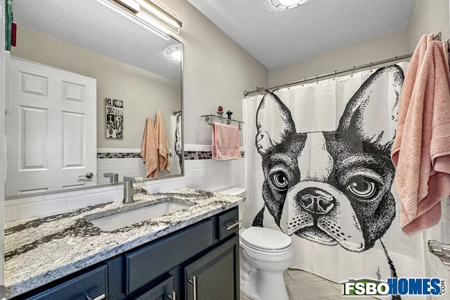 main bathroom - 14404 Maple Dr