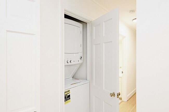 Building Photo - $1,000 Off 1st Month's Rent - Pet-Friendly Near Shops at Stonefield