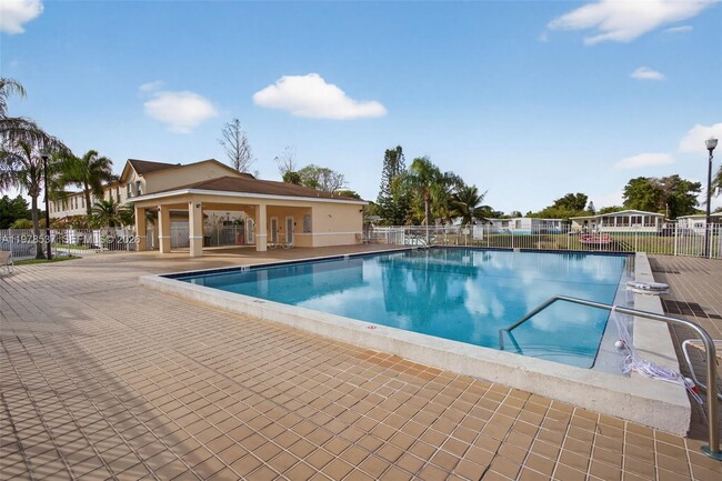 Building Photo - 6613 Winfield Blvd