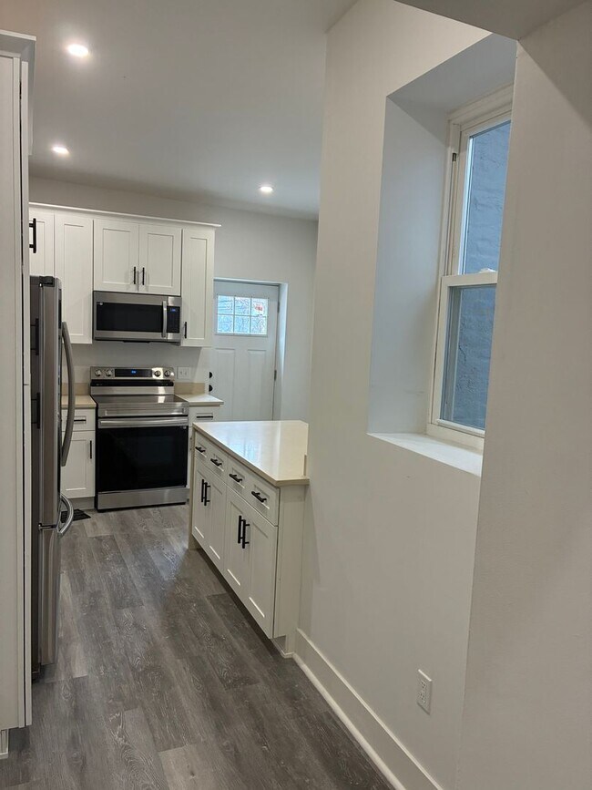 Building Photo - 1539 Lowrie St