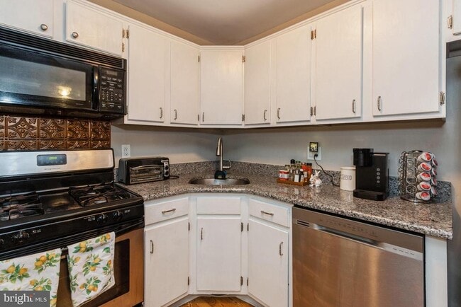 Building Photo - 2103 Woodhollow Dr