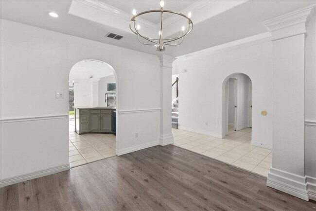Building Photo - 3/2 Southside over 2000 sqft