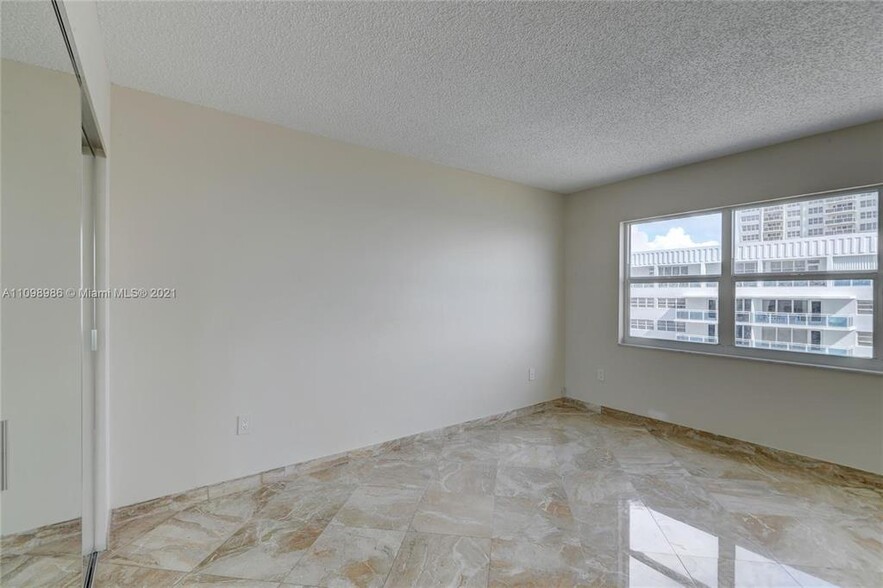 Building Photo - 3410 Galt Ocean Dr