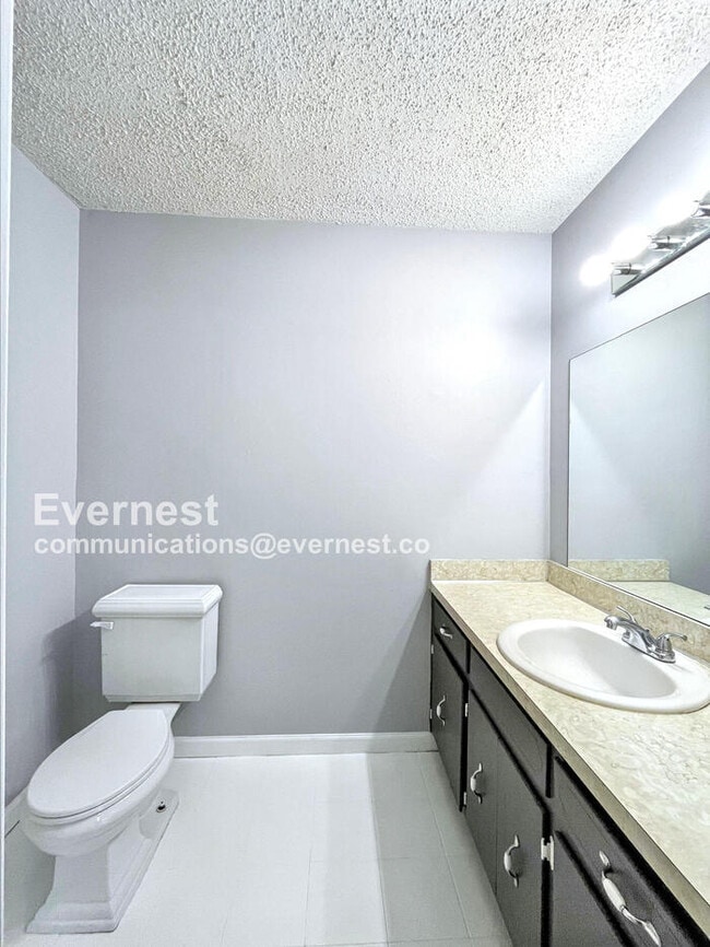 Building Photo - 5600 Country Dr