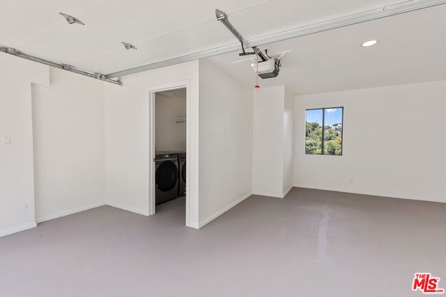 Building Photo - 2013 Cyprean Dr