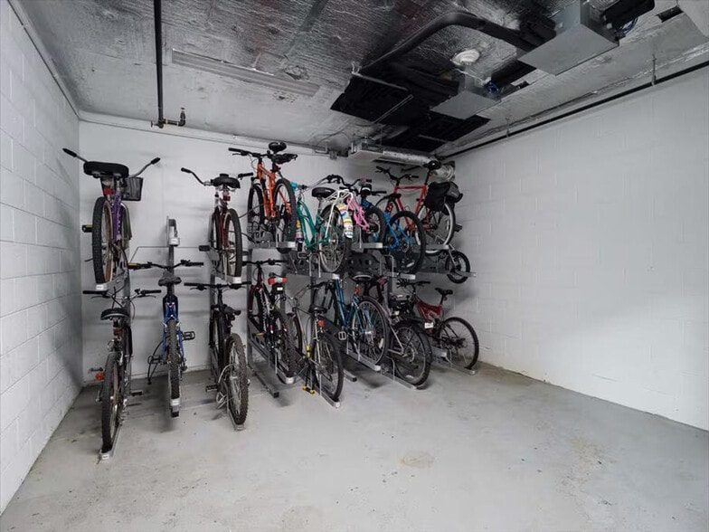 Building Photo - 400 Army Navy Dr