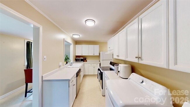 Building Photo - 1136 E Woodlawn Rd